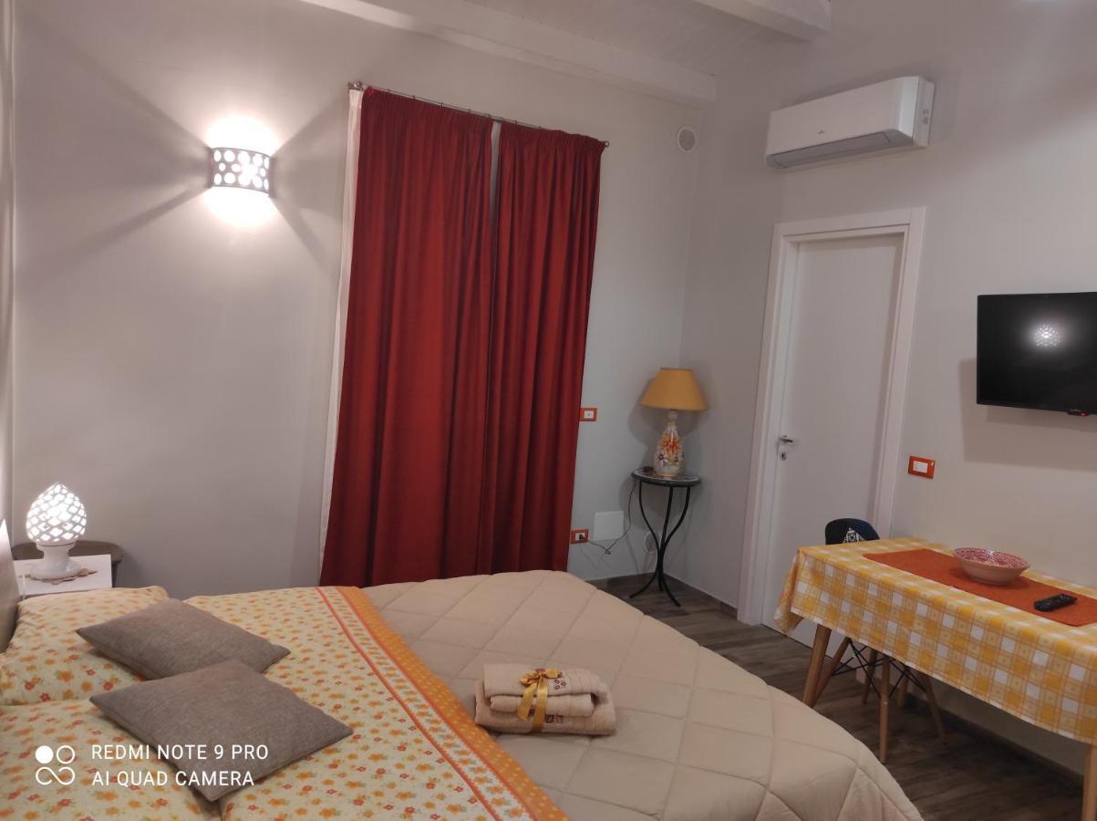 Case Vacanza Le Casette Santo Stefano di Camastra Luaran gambar