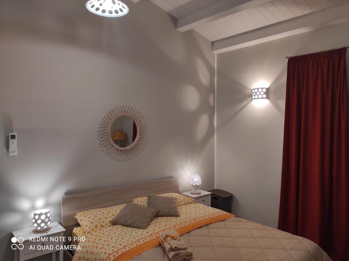 Case Vacanza Le Casette Santo Stefano di Camastra Luaran gambar